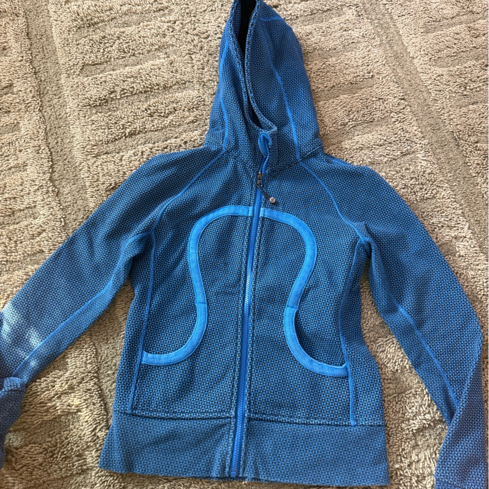 Lululemon Size 6 Blue Textured Zip-Up Hoodie Jacket Athletic Fit